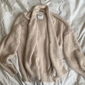 XS Abercrombie cardigan in cream color